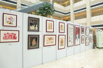 深圳博物館展出非遺傳承人抗疫主題作品，剪紙、麥金畫、面塑、微雕等藝術形式致敬時代精神